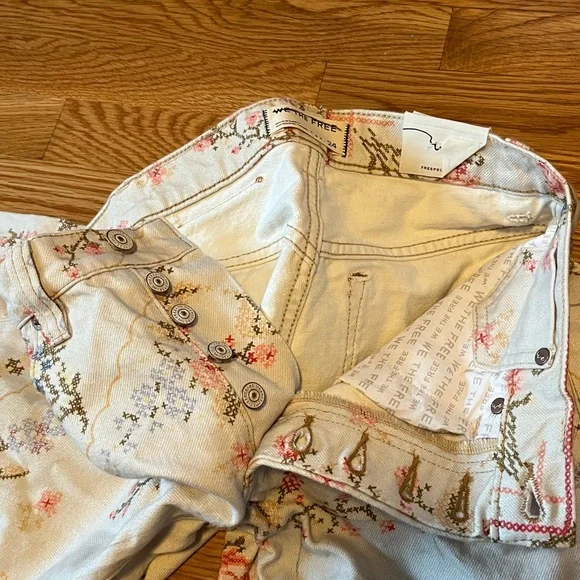 We The Free Eden Printed High Slouchy Flare Jeans Size 24S NWT - Picture 9 of 13